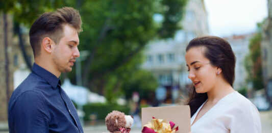 Meaningful Gifts for Girlfriend That Truly Express Your Love