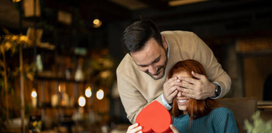 Romantic Surprise Gift for Girlfriend – 20 Heart-Touching Ideas to Melt Her Heart
