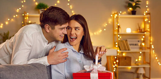 Affordable Gifts for Girlfriend – 25 Budget-Friendly Yet Romantic Gift Ideas